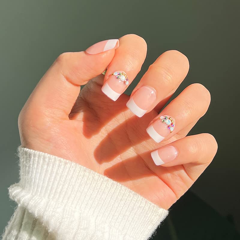 Nude Pink sa šarenim perlama bijele Trim dizajn francuski Nail Art 24 kom slatka okruglog oblika presa na noktima, kratke dužine lažni